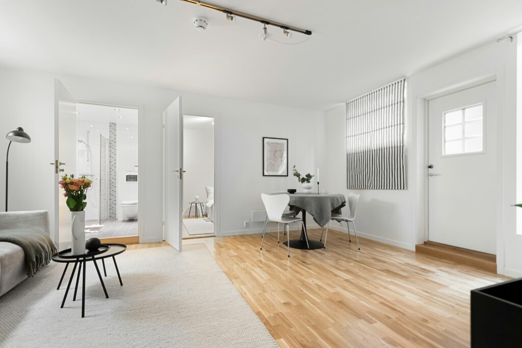 Freshly refurbished flat with oak laminate flooring and white scandi interior finish